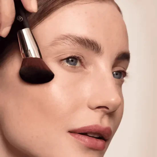 Giordani Gold Sensuous Touch Foundation Brush FSC wooden handle in a soft matte finish,PBT bristles.Size 16.5*3cm
