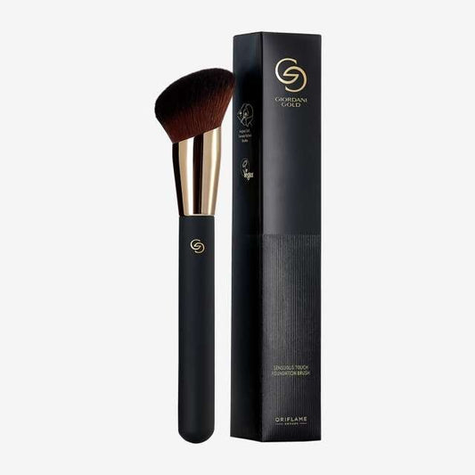 Giordani Gold Sensuous Touch Foundation Brush FSC wooden handle in a soft matte finish,PBT bristles.Size 16.5*3cm